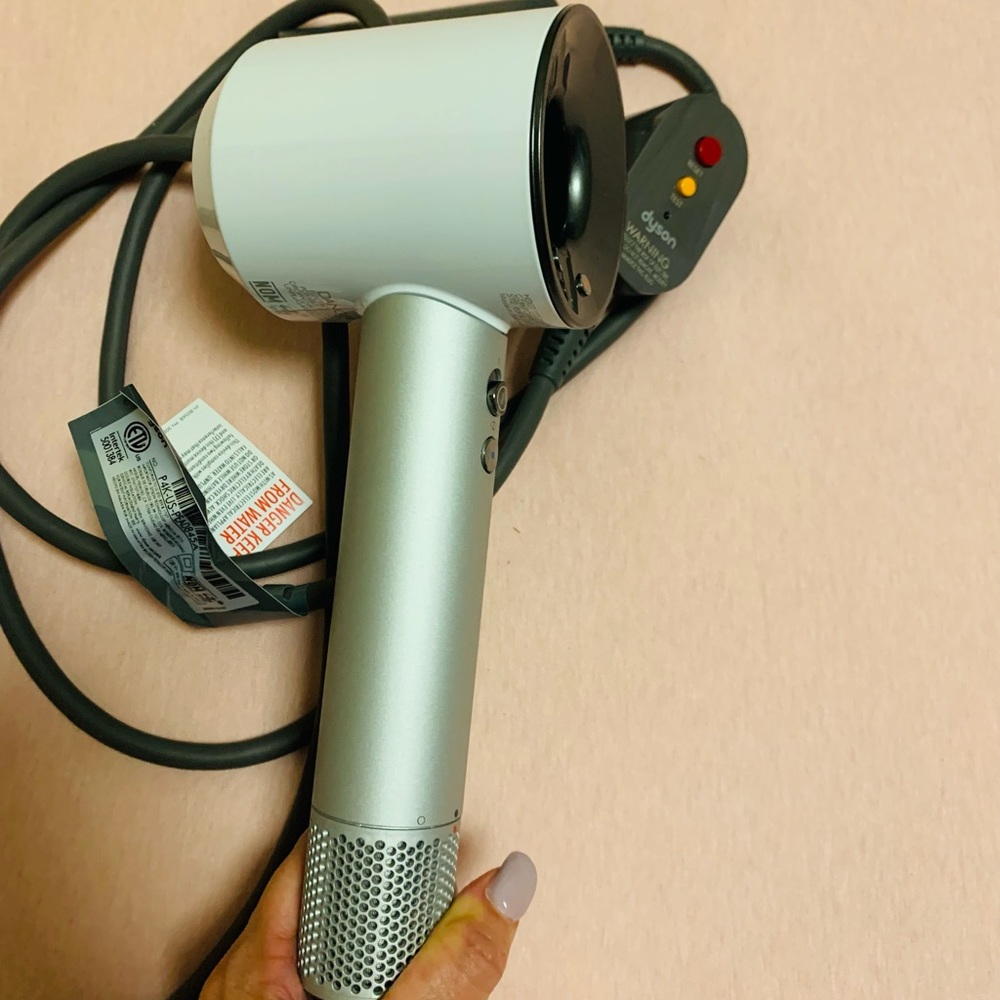 Special edition Dyson Supersonic,hair dryer Fast drying,5 attachments included